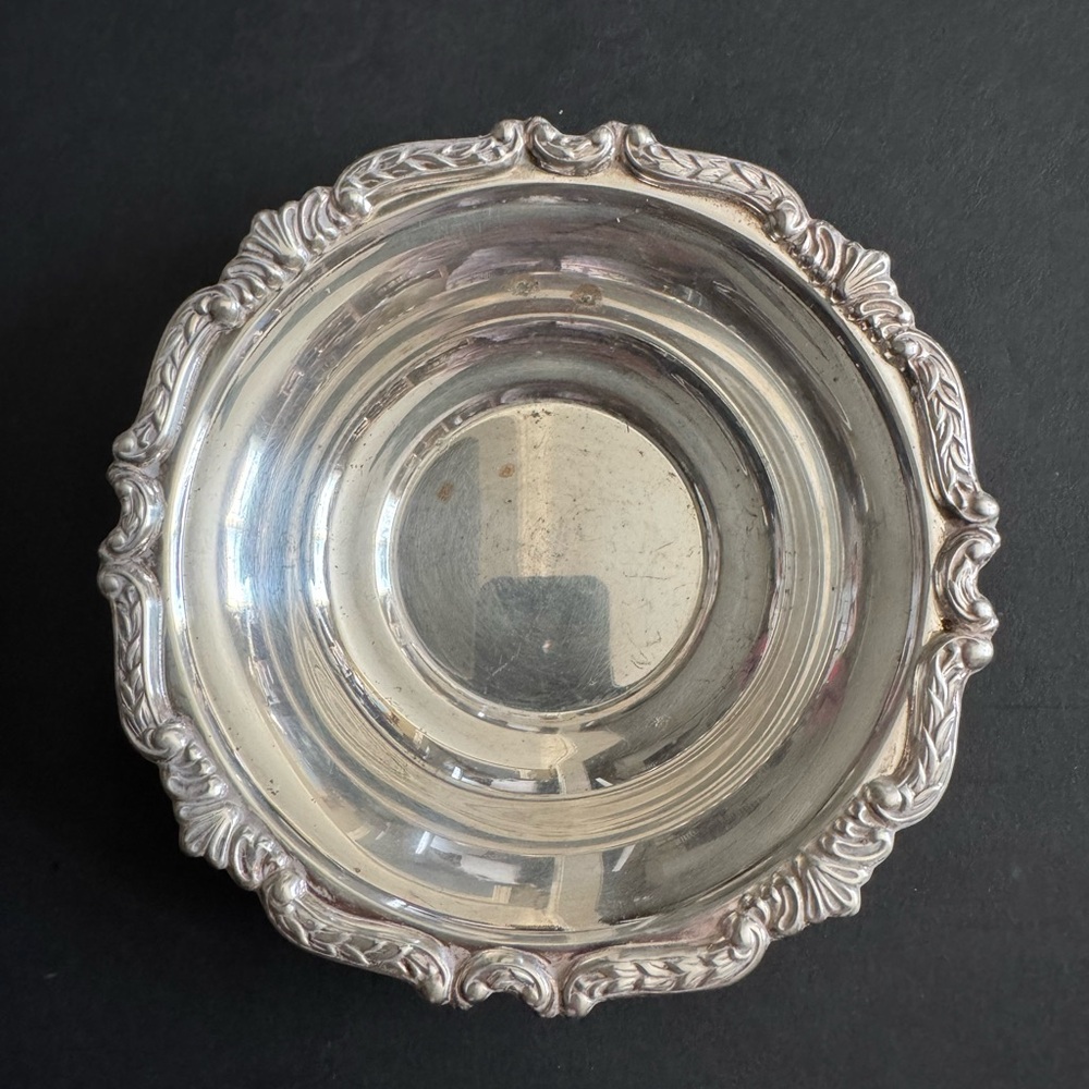 Vintage Sheridan Taunton Silversmiths LTD 8 Inch Candy/Nut Dish Bowl